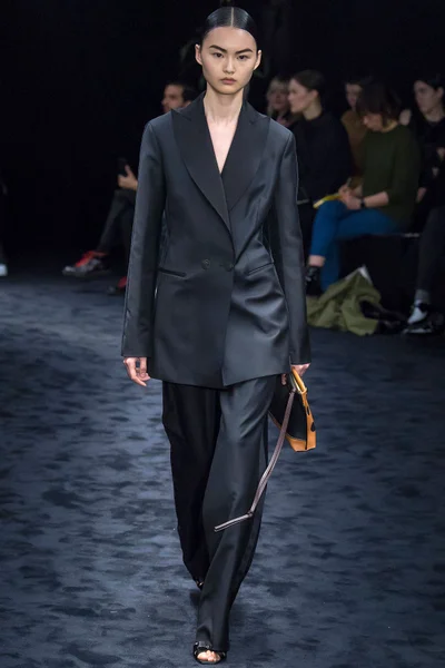 Look 45